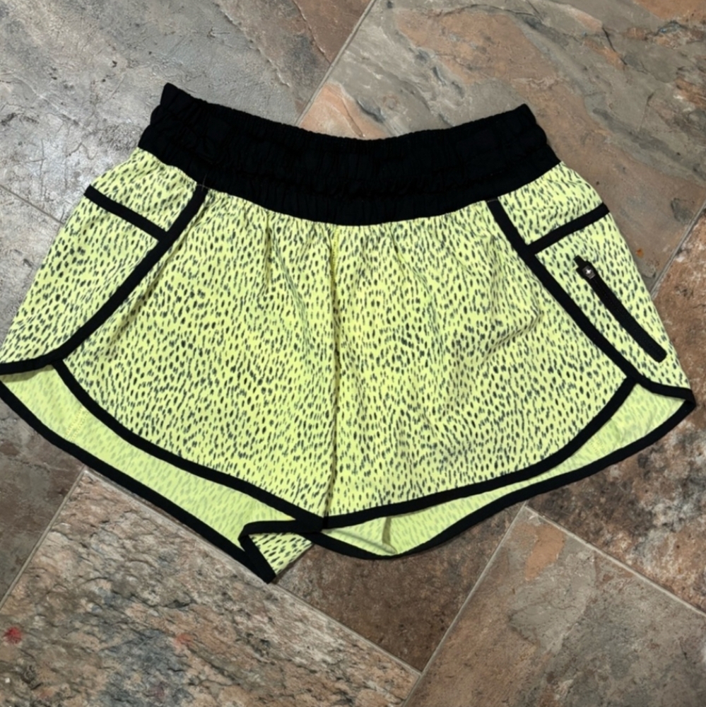 Lululemon Hottie Hot Bright Yellow Leopard Print